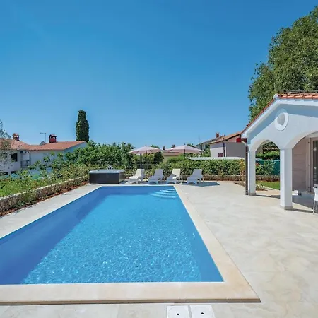 In Vabriga With Outdoor Swimming Pool *