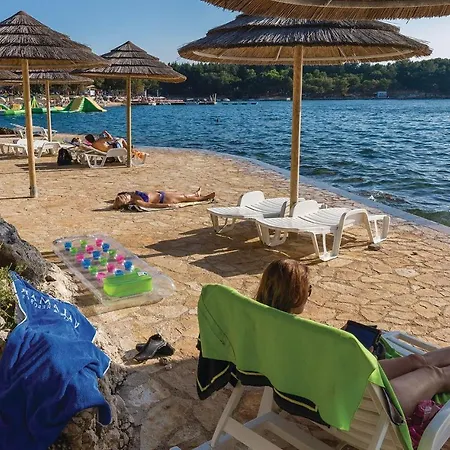In Vabriga With Outdoor Swimming Pool Дом отдыха