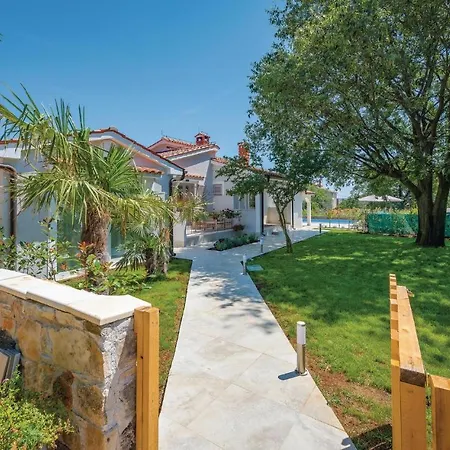 In Vabriga With Outdoor Swimming Pool Holiday home Tar-Vabriga