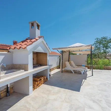In Vabriga With Outdoor Swimming Pool Holiday home Tar-Vabriga