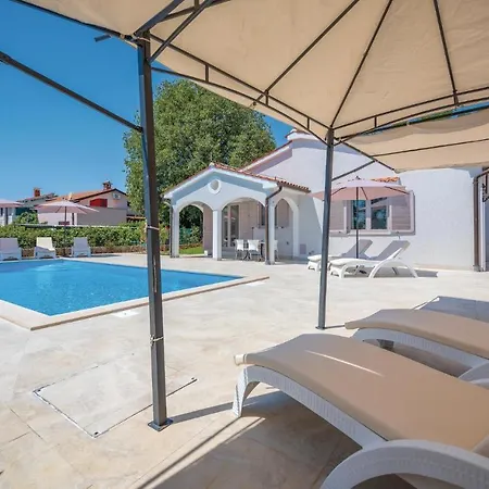 In Vabriga With Outdoor Swimming Pool * Tar-Vabriga