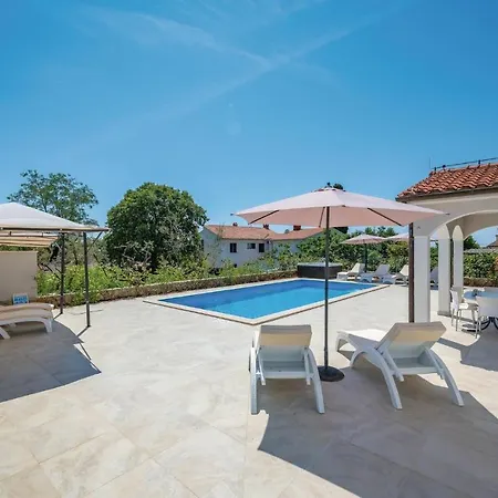 In Vabriga With Outdoor Swimming Pool *