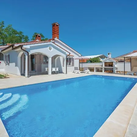 In Vabriga With Outdoor Swimming Pool Tar-Vabriga