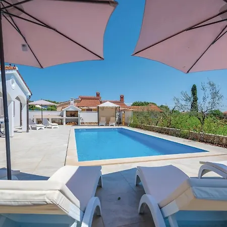 In Vabriga With Outdoor Swimming Pool Holiday home