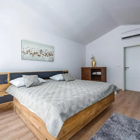 Holiday home In Vabriga With Outdoor Swimming Pool Tar-Vabriga