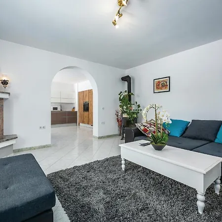 In Vabriga With Outdoor Swimming Pool Holiday home Tar-Vabriga