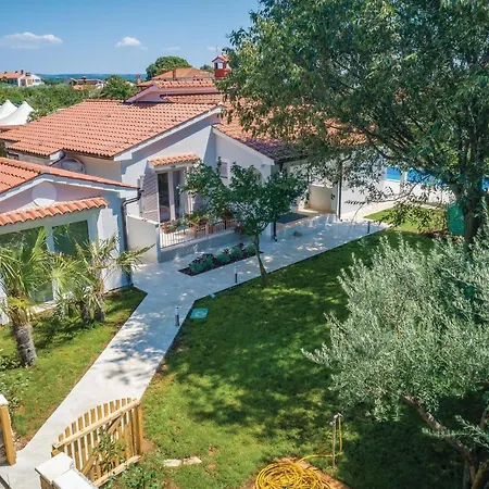 In Vabriga With Outdoor Swimming Pool * Tar-Vabriga